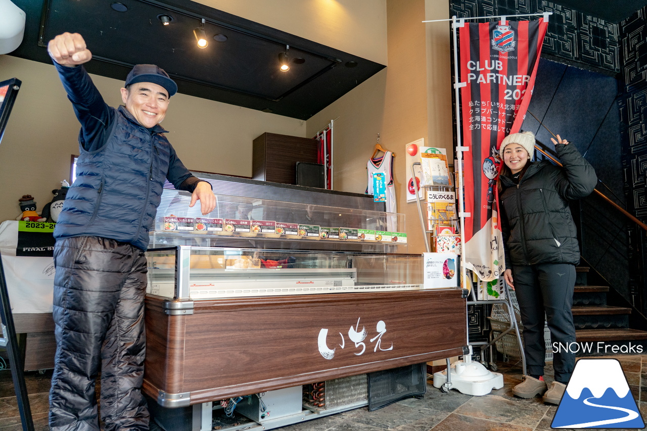 井山敬介さんと今年は秋元日菜子さんも一緒に、スキーをして、釜めしを食べて、思いっきり笑う！最高に幸せな１日が今年もやってきました(^^)v めもるホールディングス presents プロスキーヤー・井山敬介さんと行く『雪育ツアー』2025 in 恵庭｜ダイナスティスキーリゾート